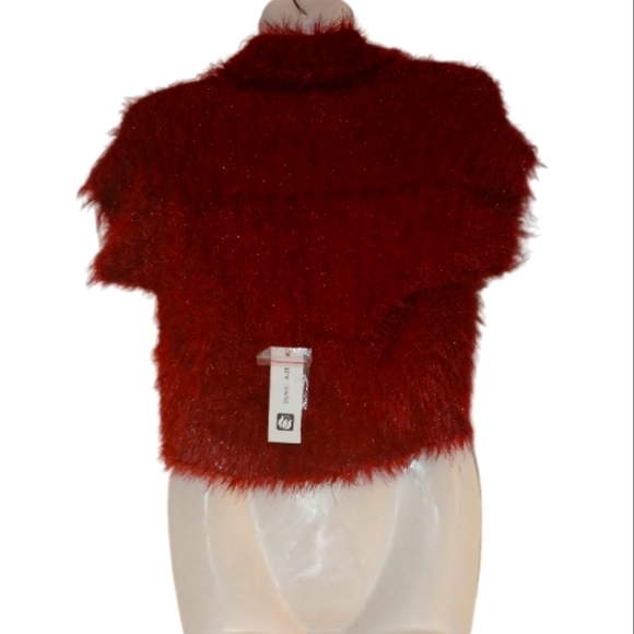 Deep red furry cover-up cardigan vest - Picture 5 of 5